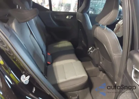 2025 Volvo Xc40 B5 Core Bright Theme z USA, uszkodzony, nr VIN YV4L12UJ9S2544719